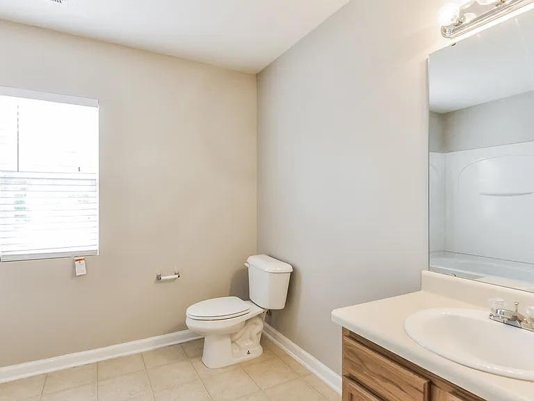 144 Georgetowne Dr — Photo 10