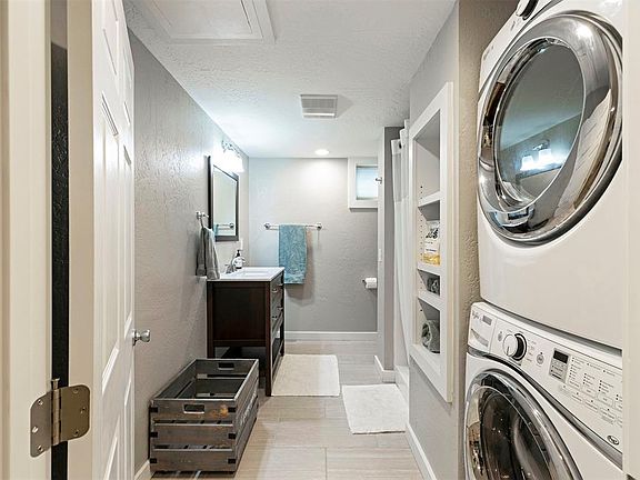 5th image of 1724 W Kent Ave #B