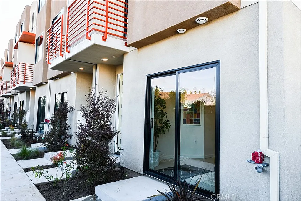 Studio, 250 sqft, $1,450 — Photo 1