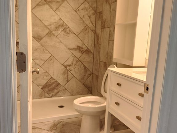 2nd image of 1215 Greenwood Ct Unit B