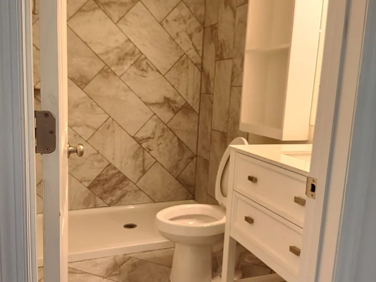 1215 Greenwood Ct #B — Photo 4