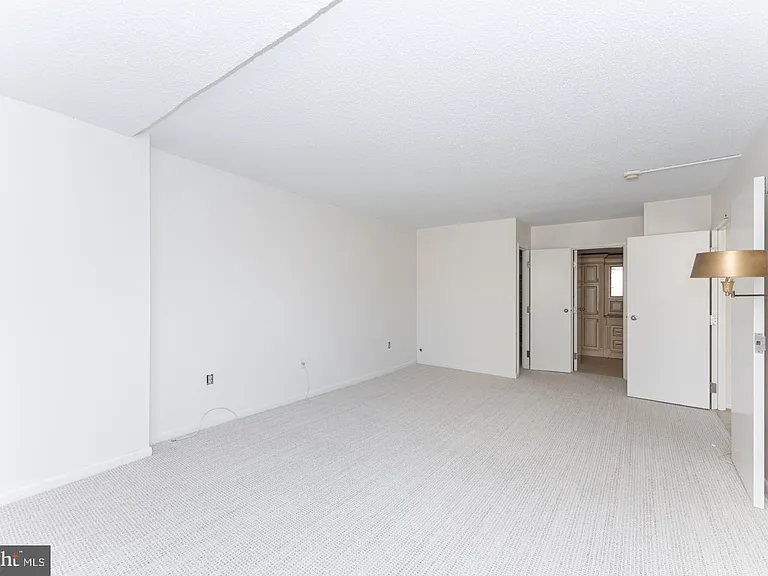 233 S 6th St #1602L — Photo 9