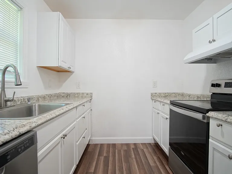 6037 Syrcle Ave — Photo 7