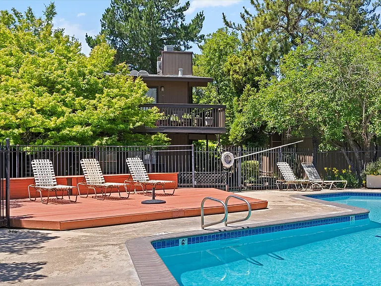 2440 Larkspur Ln #302 — Photo 29