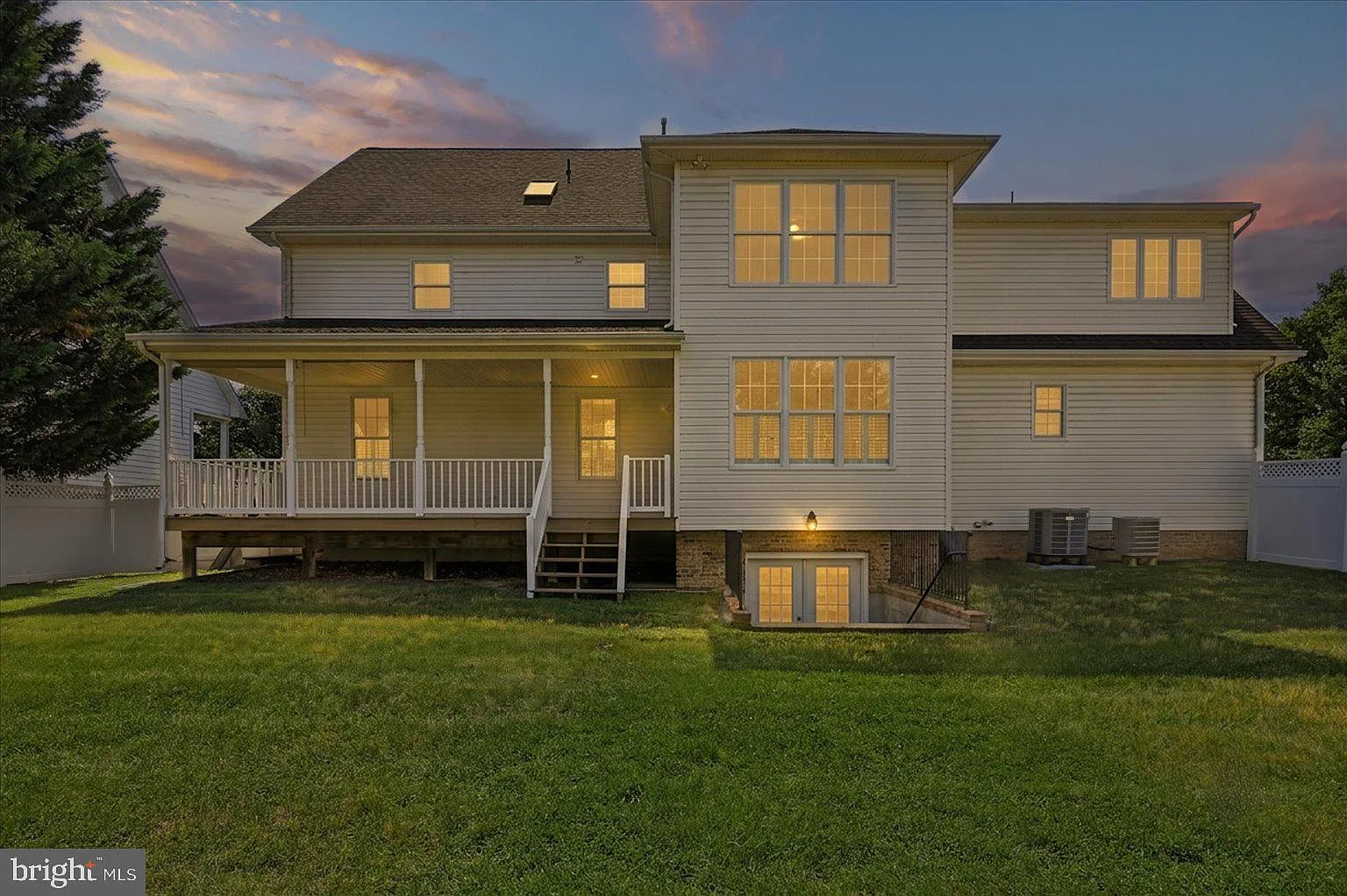 4 bed, 2.5 bath, 2904 sqft, $3,250 — Photo 2