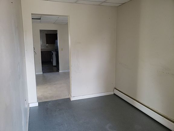 5th image of 205 E Main St APT 1