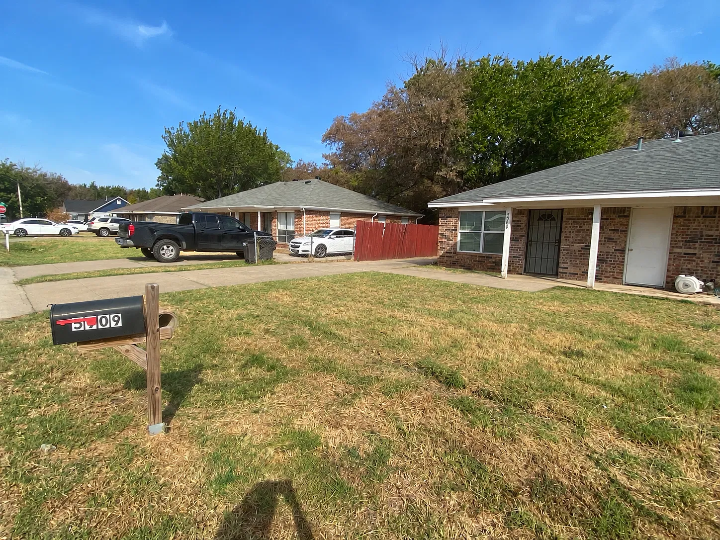 3 bed, 900 sqft, $1,350 — Photo 2