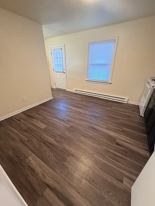 3 bed, 1.0 bath, $1,595 — Photo 4