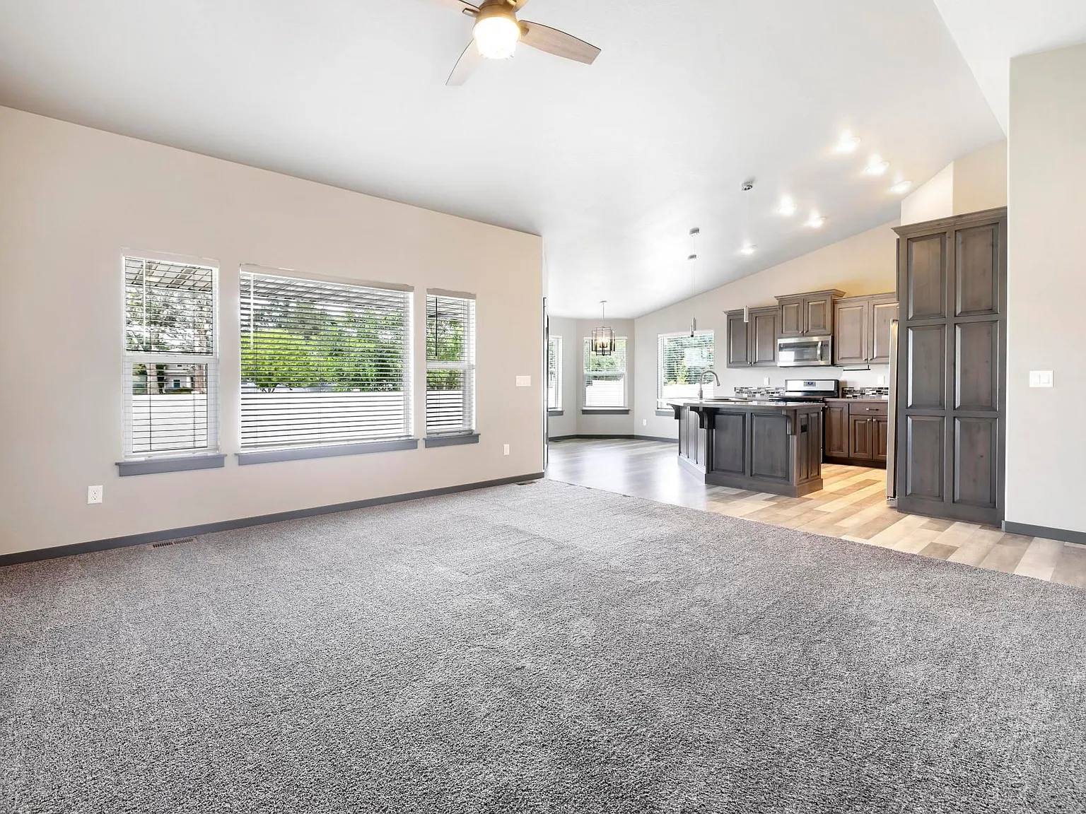 3 bed, 1412 sqft, $1,900 — Photo 3
