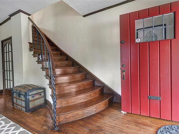 5th image of 2301 Maplewood Ave