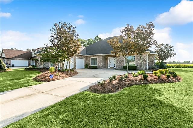 1st image of 29 Turnberry Dr