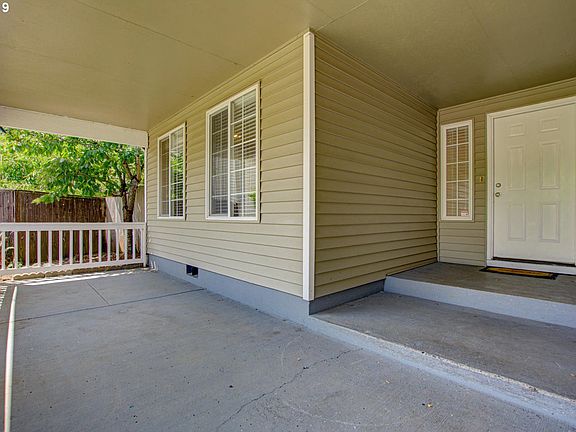 5th image of 17600 SE 24th Cir