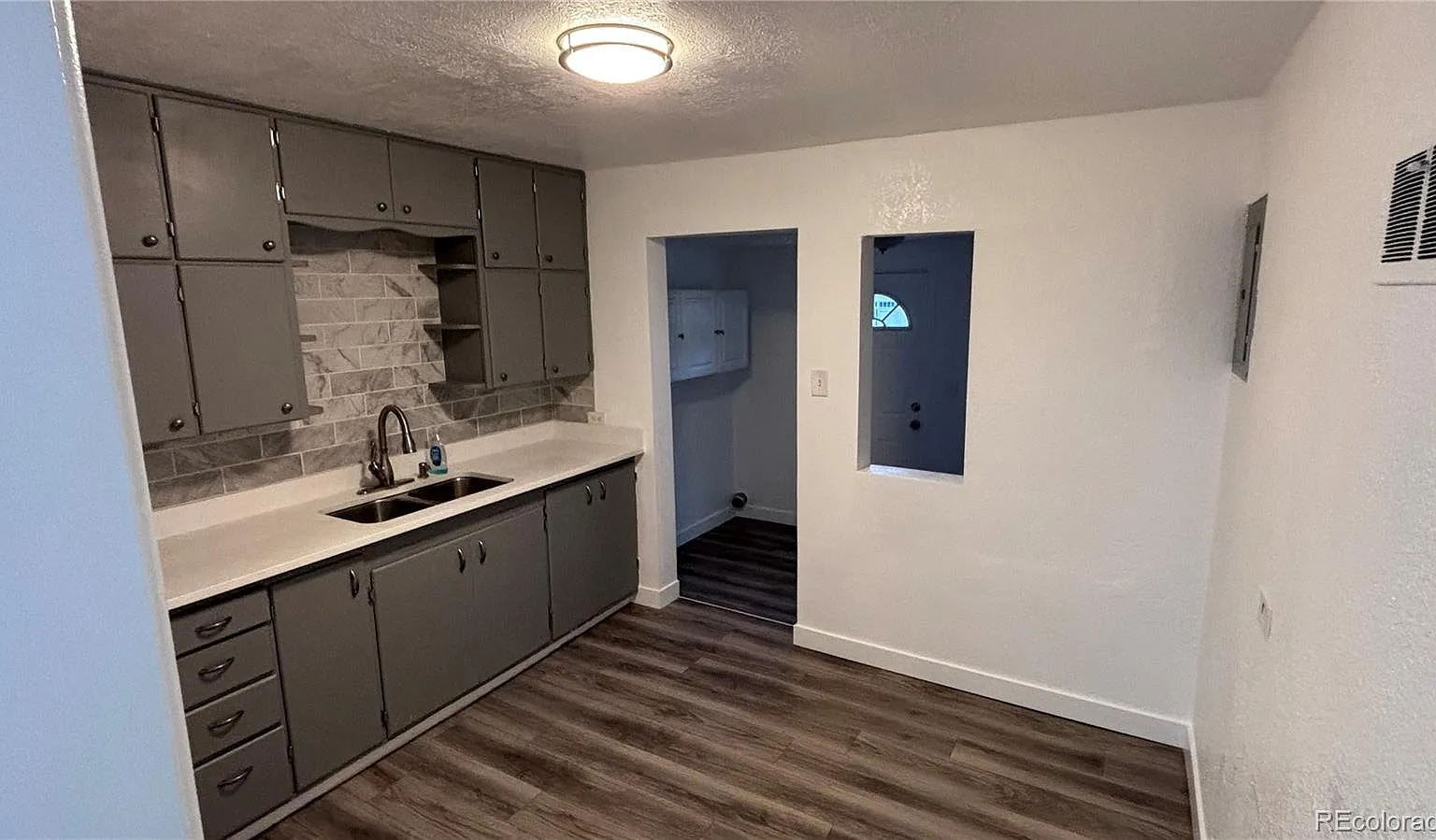 2 bed, 1.0 bath, 751 sqft, $1,600 — Photo 2