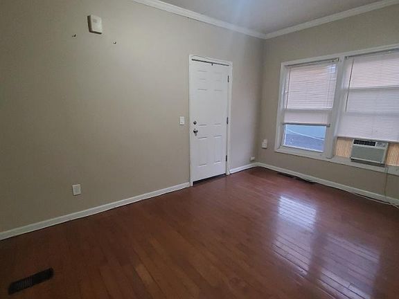 3rd image of 1147 S Plymouth Ave #3