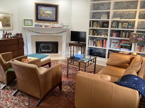 555 E Jones St, Savannah, GA 31401