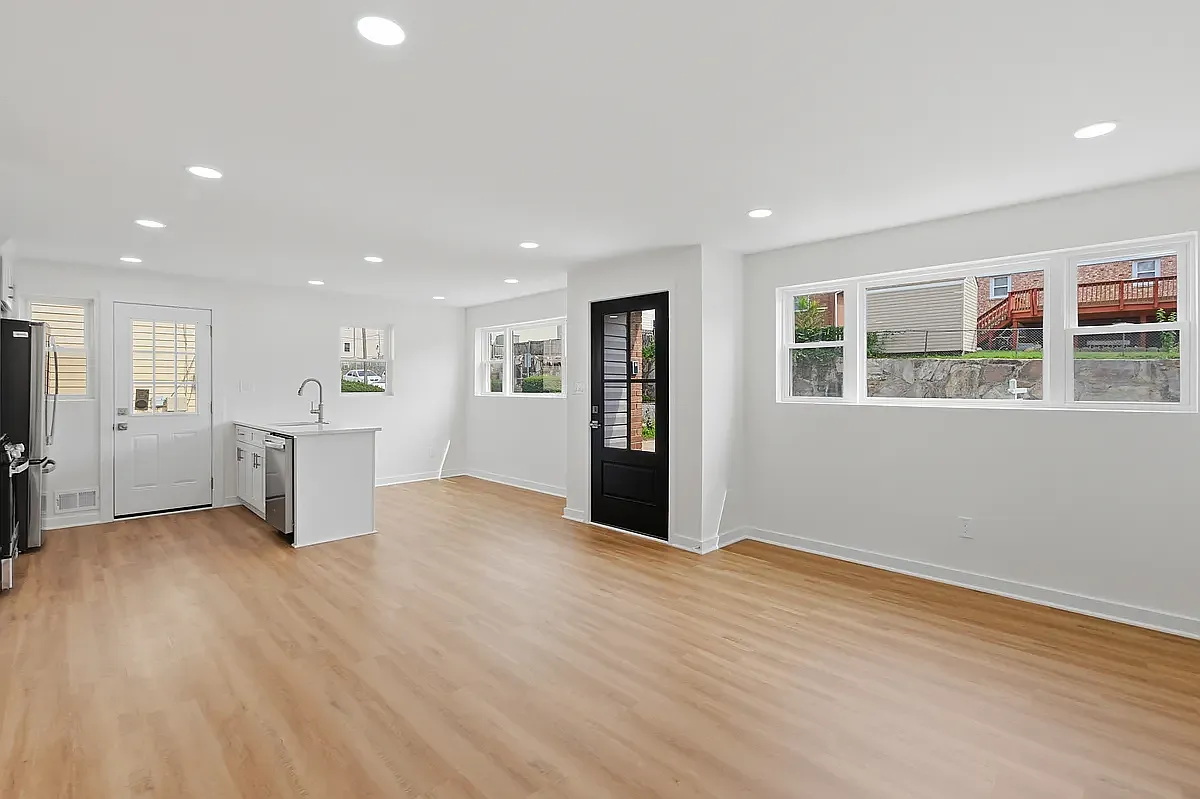 4 bed, 1964 sqft, $4,750 — Photo 2
