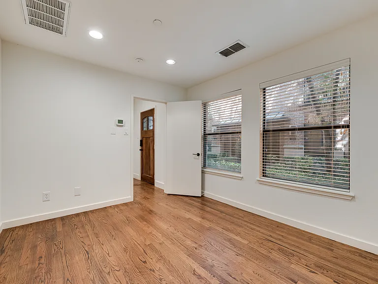 2411 N Hall St #5 — Photo 4