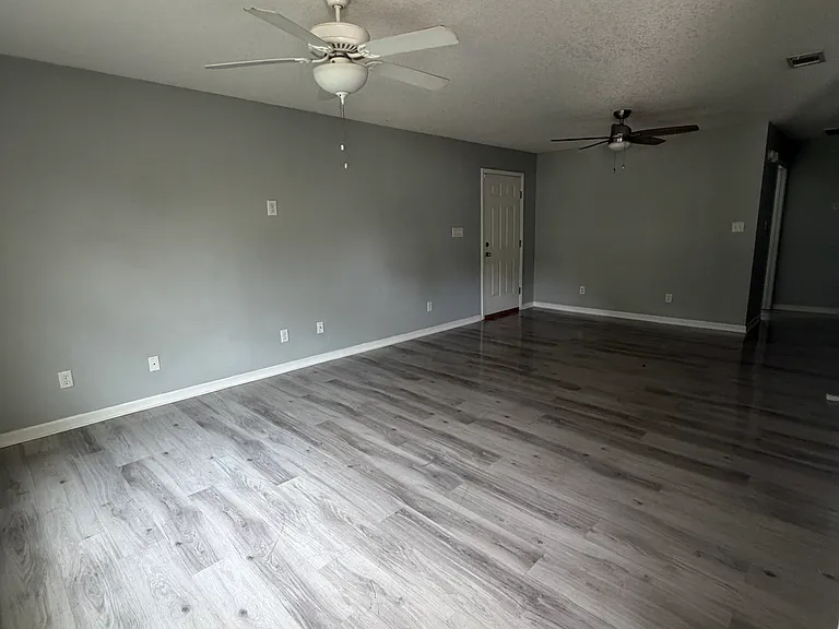 717 Lee Rd — Photo 11