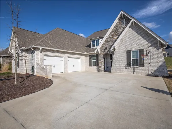 2502 Fountainview Ct, Auburn, AL 36832