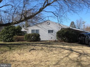 1 Maple Ln, Levittown, PA 19054