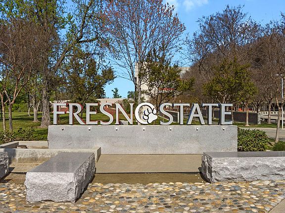 Minutes to California State University, Fresno