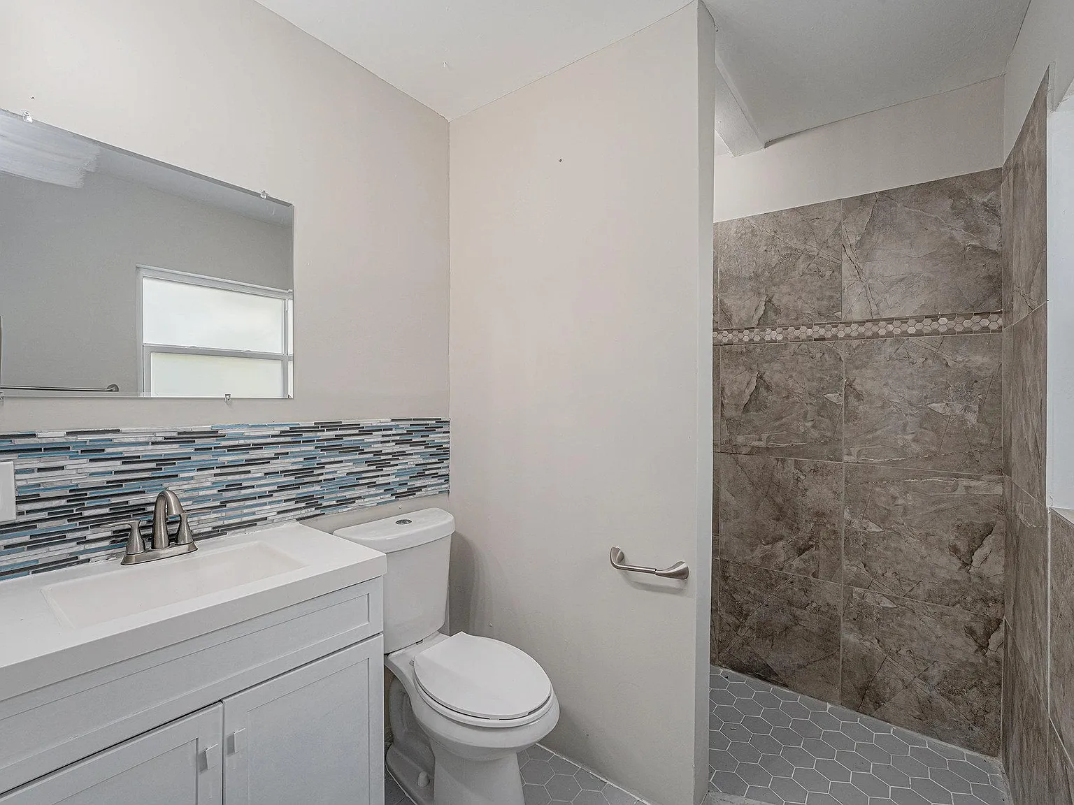 4 bed, 3.0 bath, 1732 sqft, $905 — Photo 3