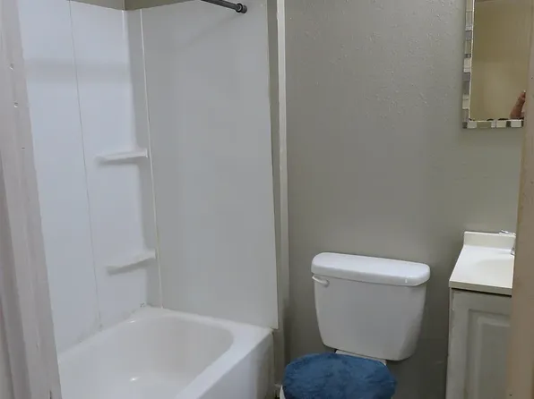 200 N Lane Wells Dr, Longview, TX 75604