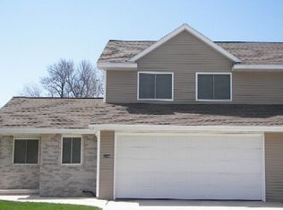 2094 River Point Ct, De Pere, WI 54115