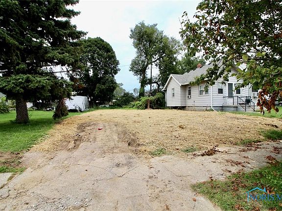 2nd image of 2625 120th St