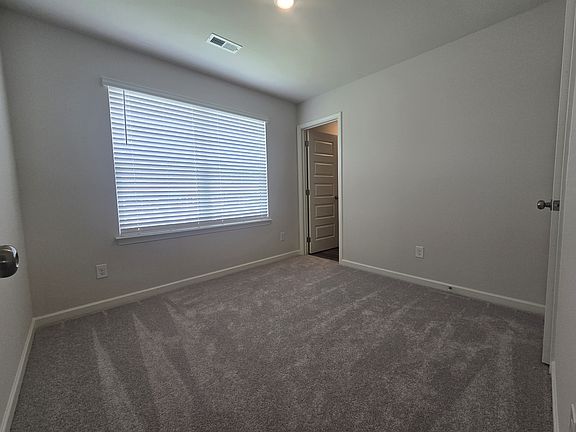 4th image of 702 Taylor Dr #1