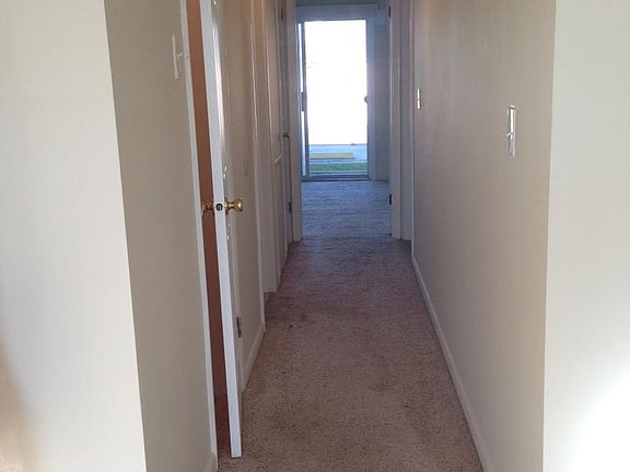 3rd image of 1562 Simpson Ave
