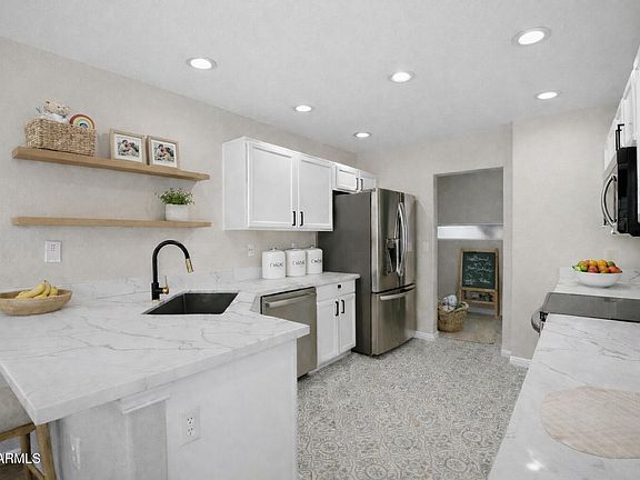 4th image of 17606 N 17TH Place #1109