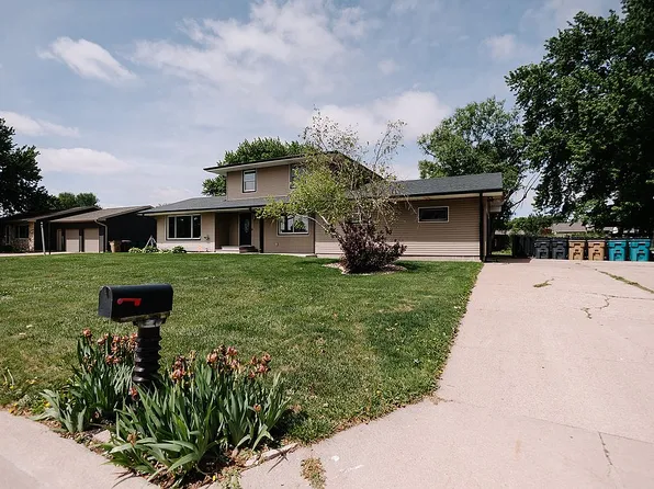 215 S 18th St, Aurora, NE 68818