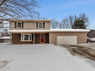 157 South Regis ROAD, Saukville, WI 53080