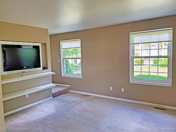 3rd image of 1485 Harbor Dr #109