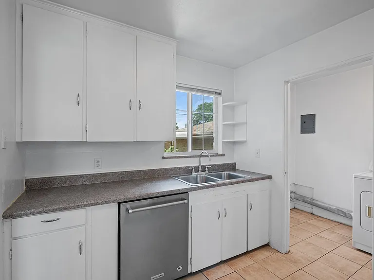 1393 S Grant St — Photo 10