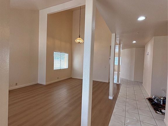 3rd image of 9744 Lime Ave
