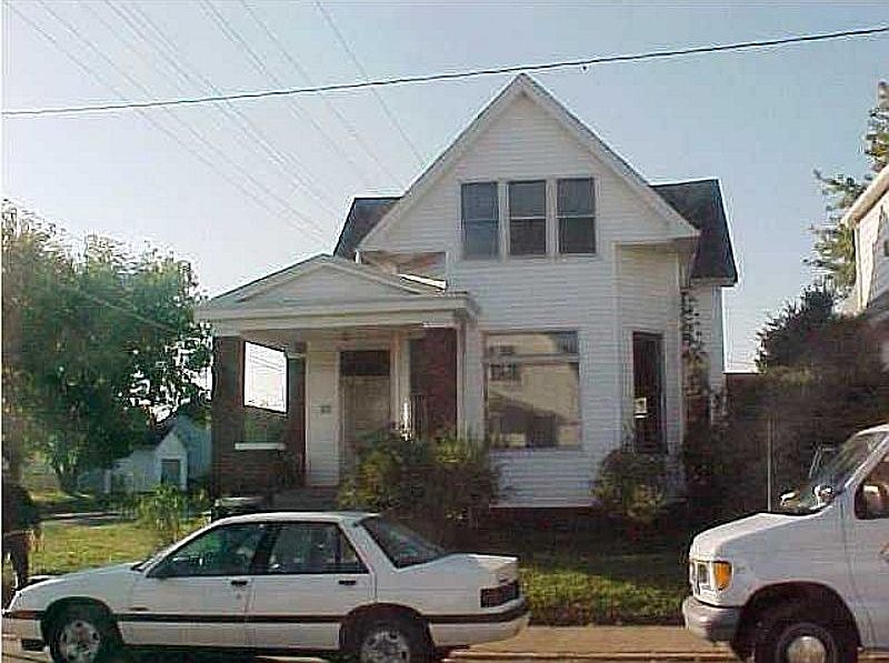 1st image of 121 E Delaware St