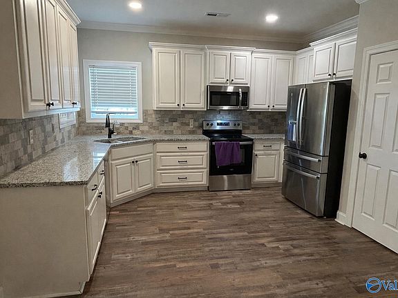 4th image of 26901 Leslie Ln
