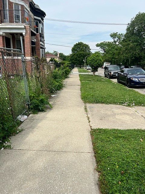 2nd image of 3525 W Adams St