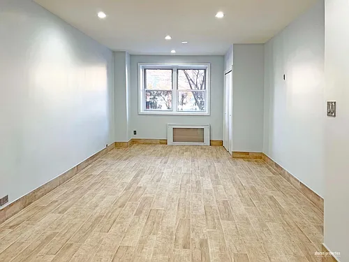 2035 E 7th St #1D Photo 1