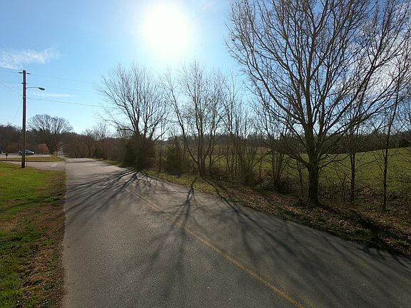 2nd image of 516 Sid Martin Rd