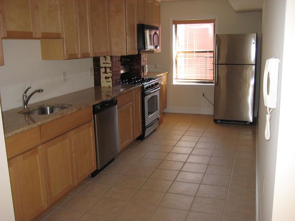 2nd image of 329 Washington St #1R