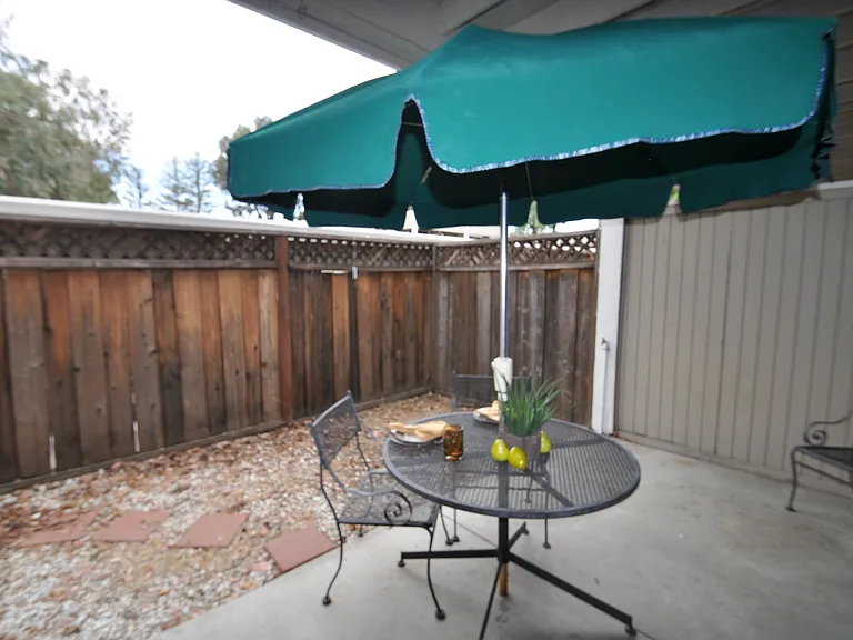 Oak Park Manor — Photo 18