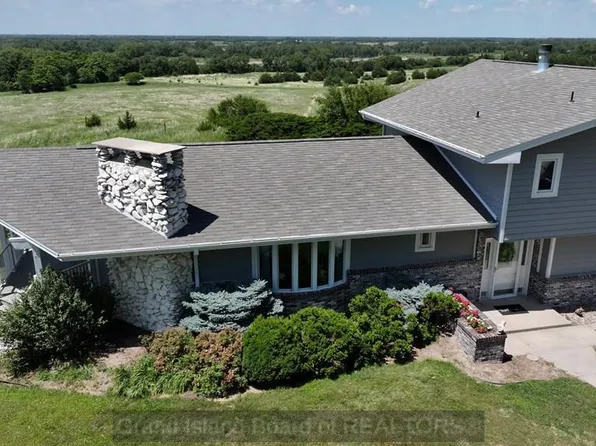 701 W 18th Rd, Phillips, NE 68865