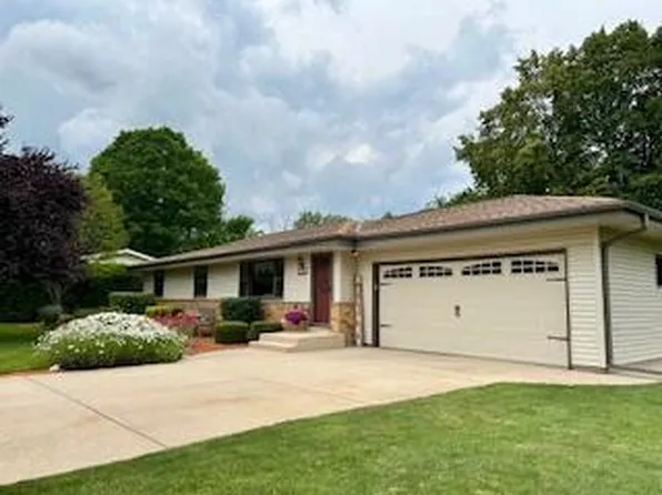 14200 West Armour AVENUE, New Berlin, WI 53151