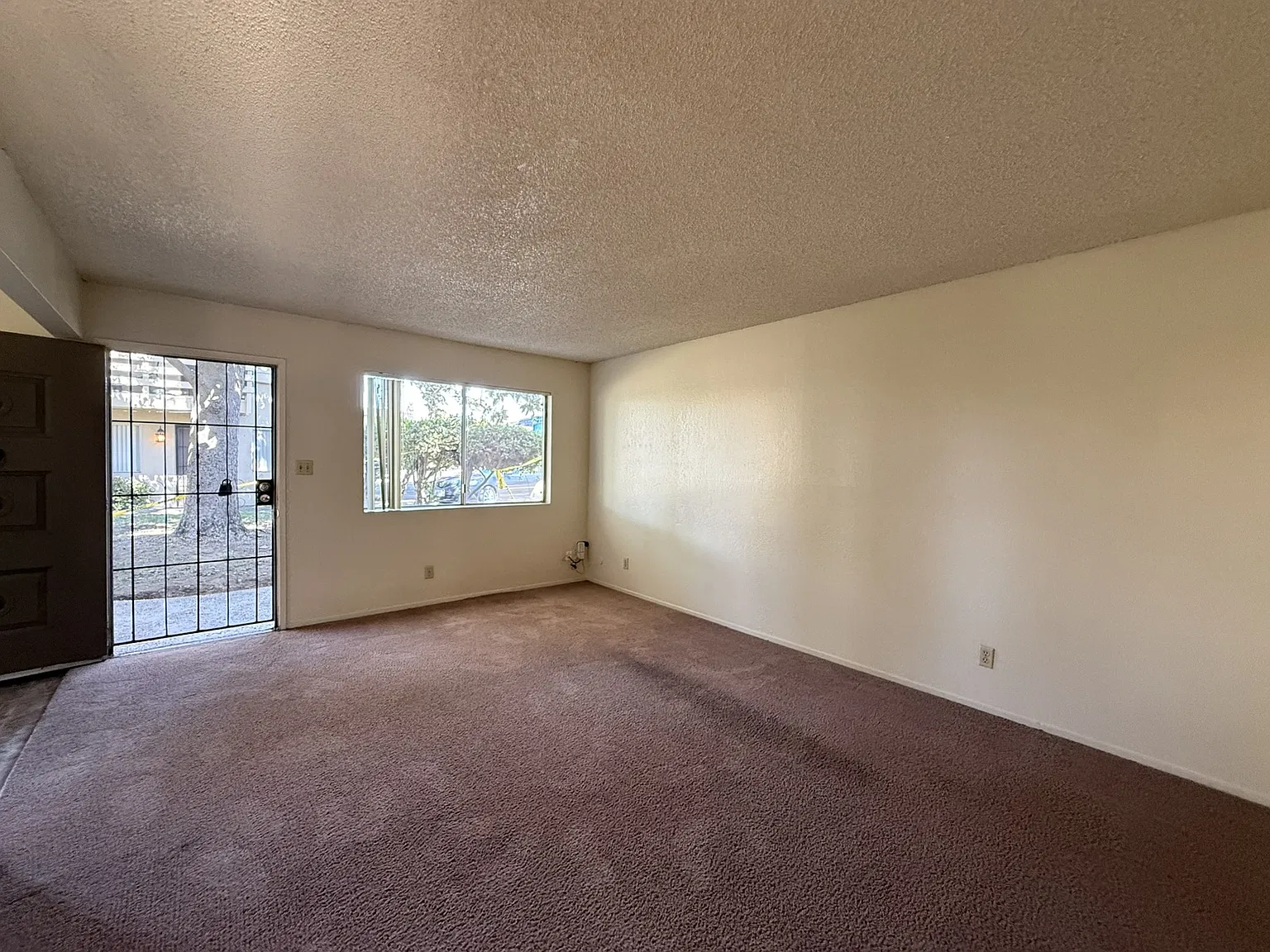 2 bed, 687 sqft, $1,095 — Photo 2
