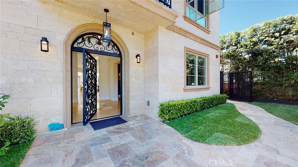 5 bed, 5.5 bath, 5500 sqft, $24,950 — Photo 3