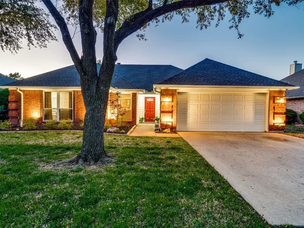 9121 Meandering Dr, North Richland Hills, TX 76182