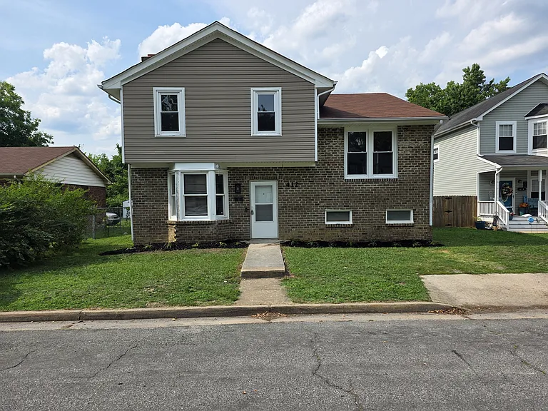 412 Winston St — Photo 1